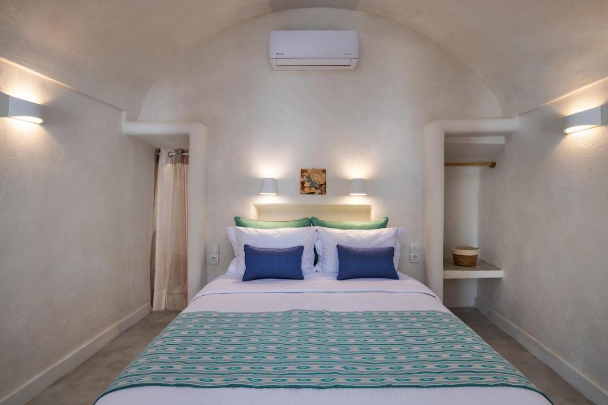 Gilbert'S Cave With Cave Jacuzzi Villa เมกาโลคอรี ภายนอก รูปภาพ